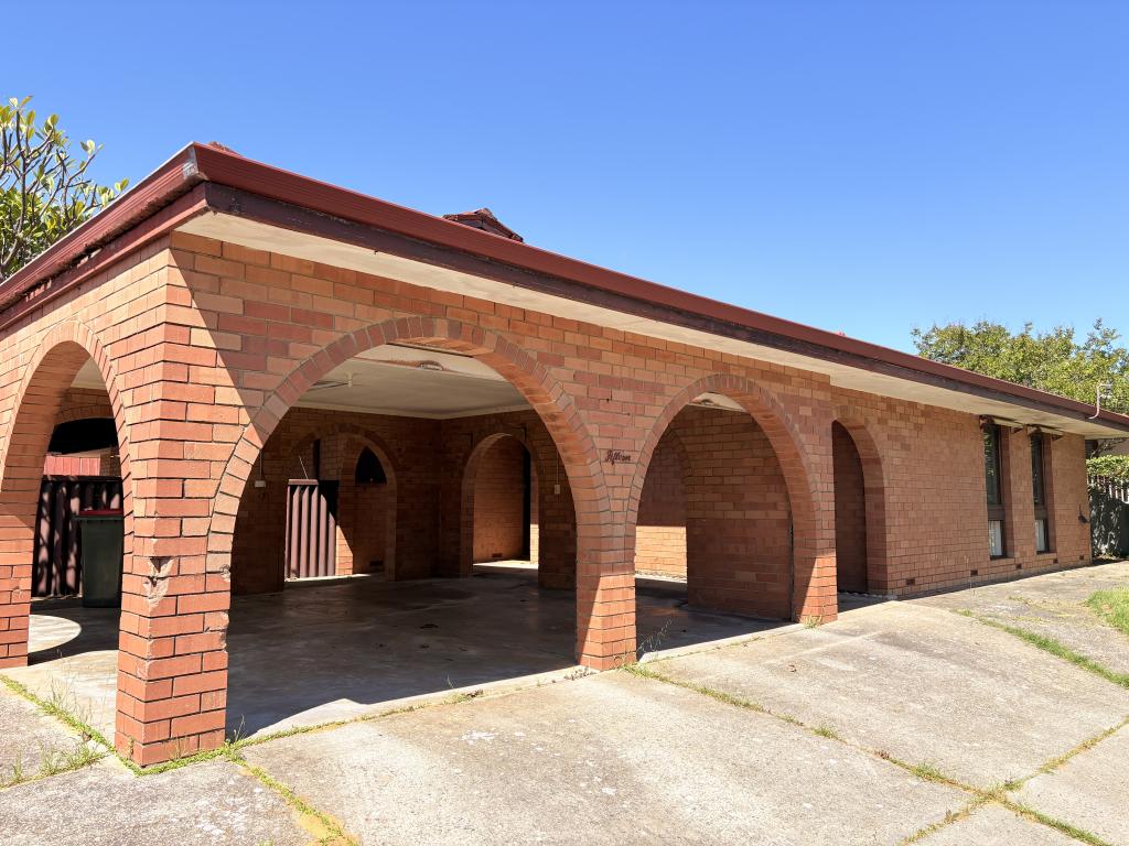 15 Pinewood Ave, Kardinya, WA 6163