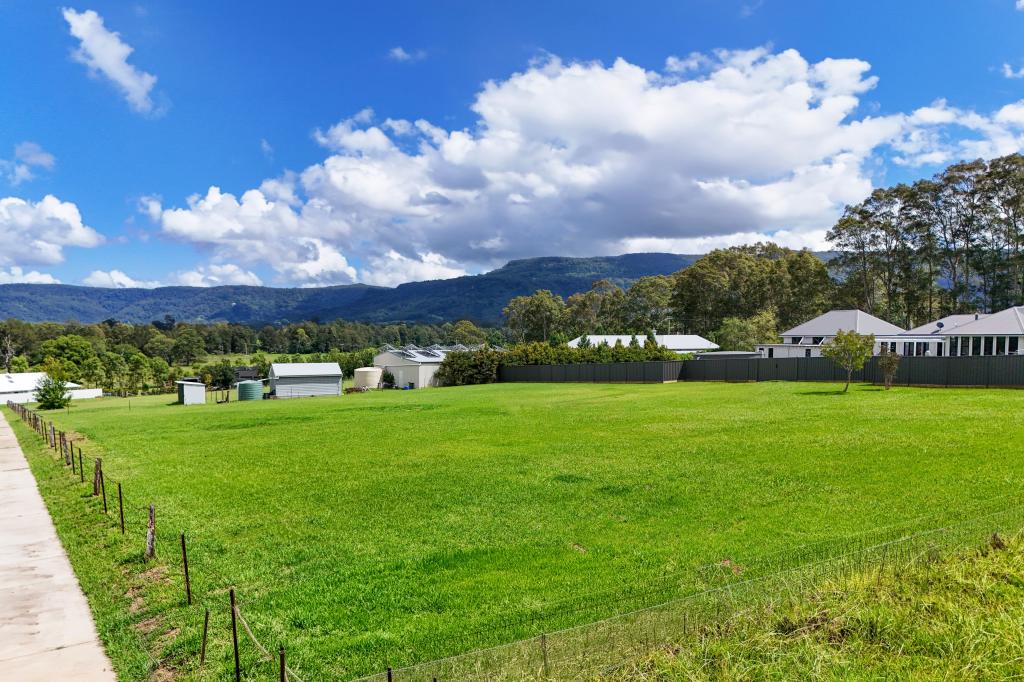 'The Rise' 8 Downwind St, Badagarang, NSW 2540