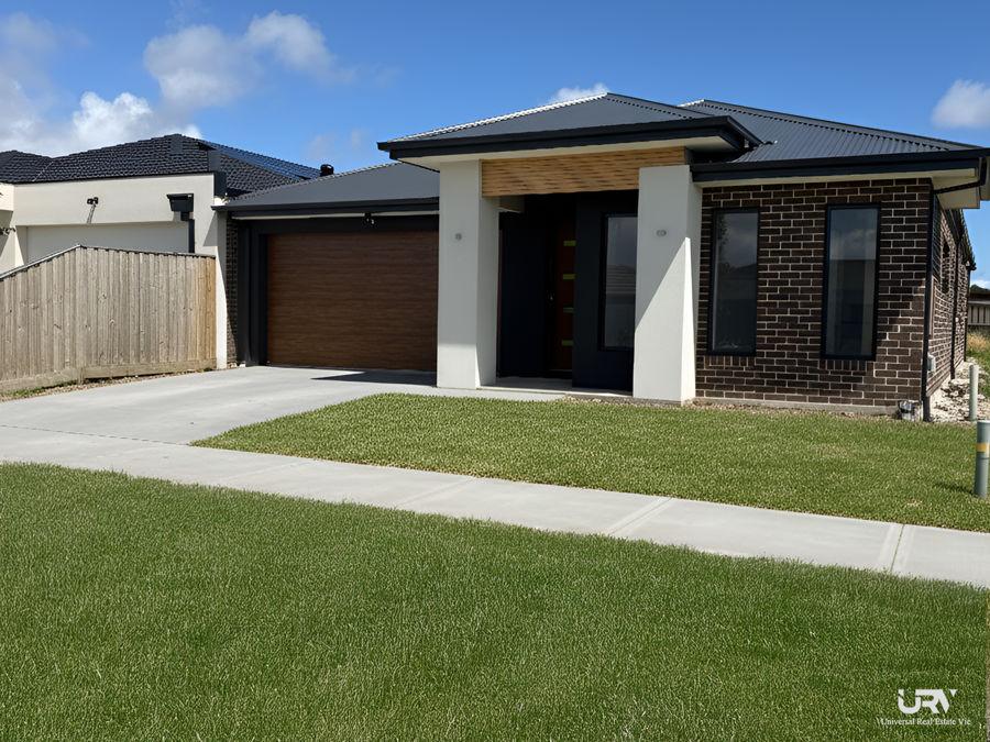 82 BLUE LAKE DR, WALLAN, VIC 3756