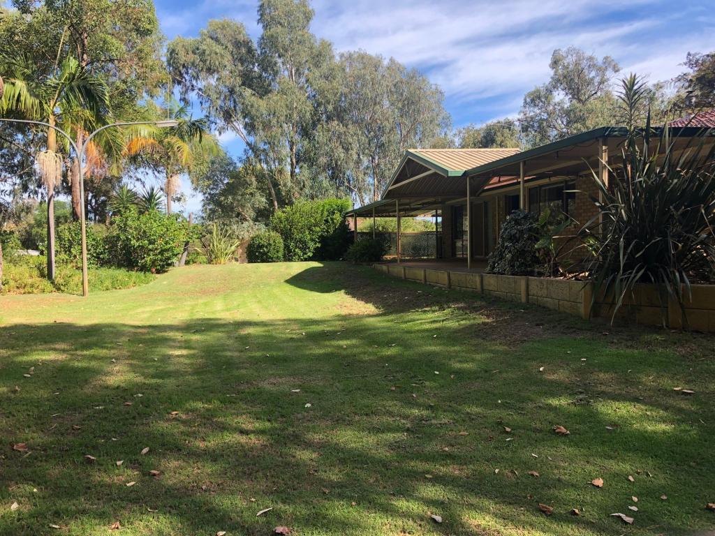 32 Muriel Ct, Cockburn Central, WA 6164