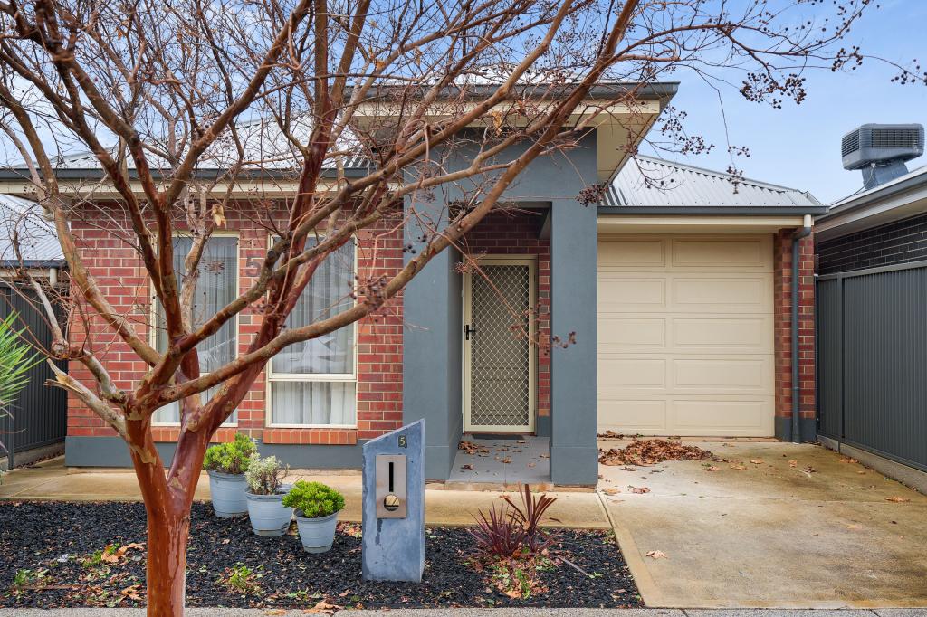 5 Blue Lake Dr, Blakeview, SA 5114