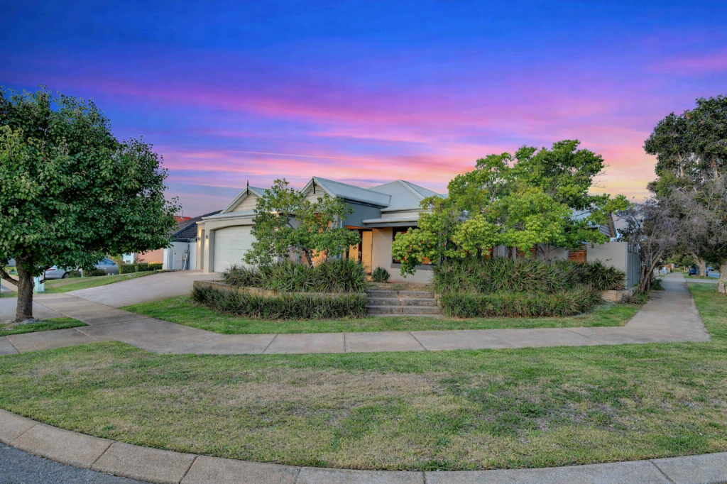 8 Edgar Link, Piara Waters, WA 6112