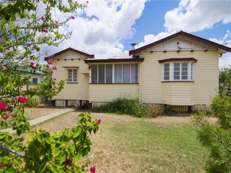 4 Knowles St, Dalby, QLD 4405