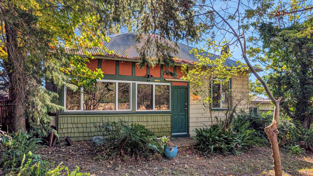 208 Great Western Hwy, Hazelbrook, NSW 2779