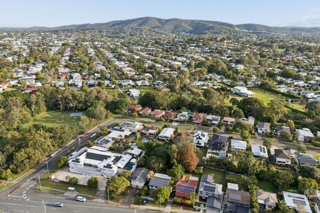 5 Camelia Ave, Everton Hills, QLD 4053