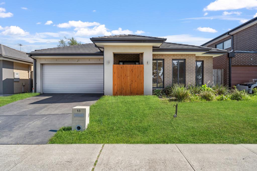 13 Montmarte Bvd, Burnside, VIC 3023