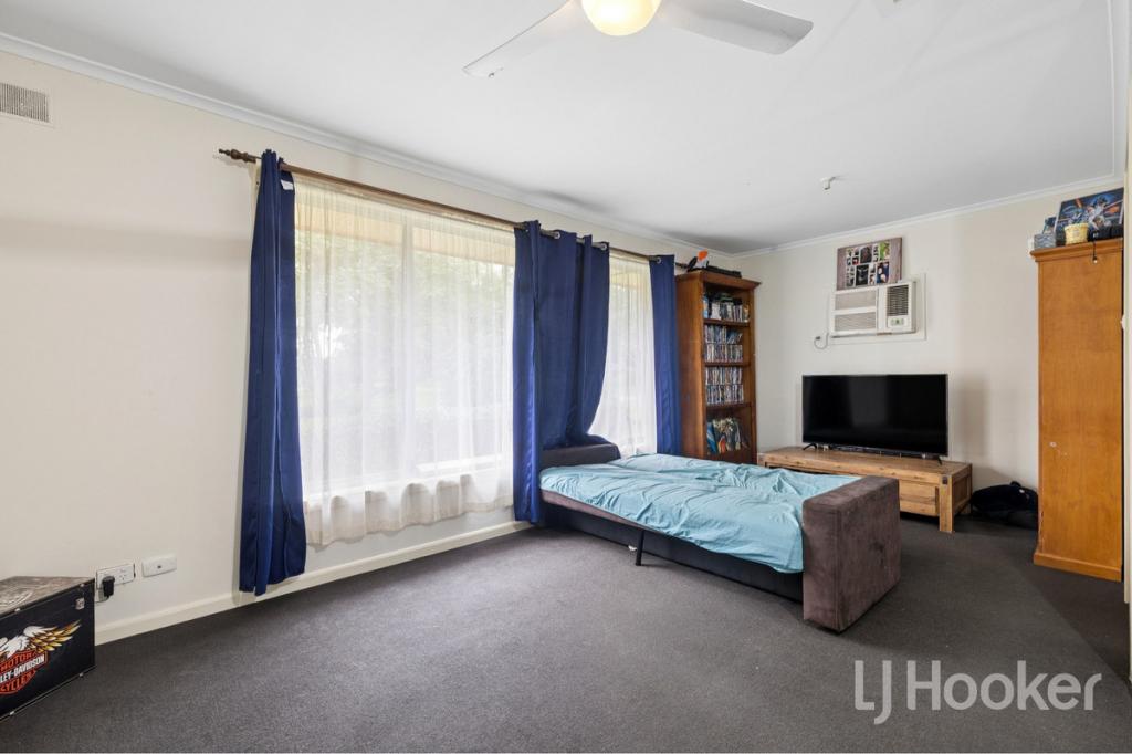 8 Uphall St, Elizabeth Park, SA 5113