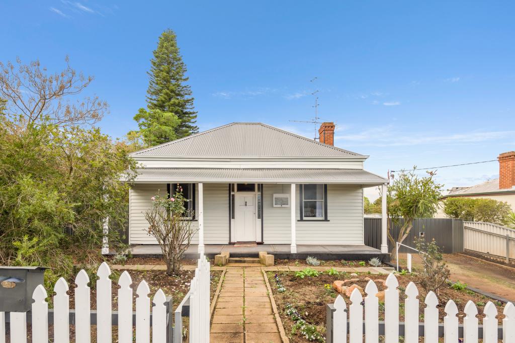 20 Newcastle Rd, Northam, WA 6401