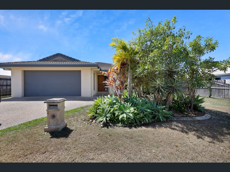 4 TOWNSEND ST, BUCASIA, QLD 4740