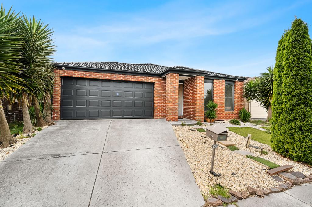 32 Cumberland Dr, Pakenham, VIC 3810
