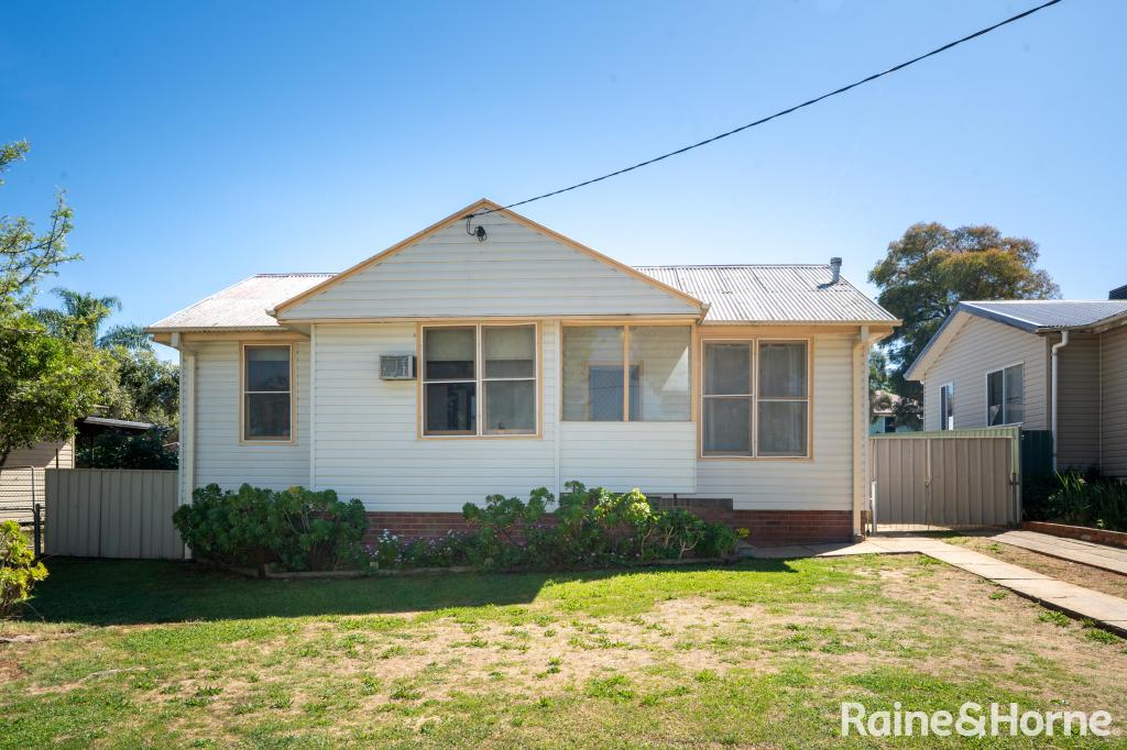 33 Castlereagh Ave, Mount Austin, NSW 2650