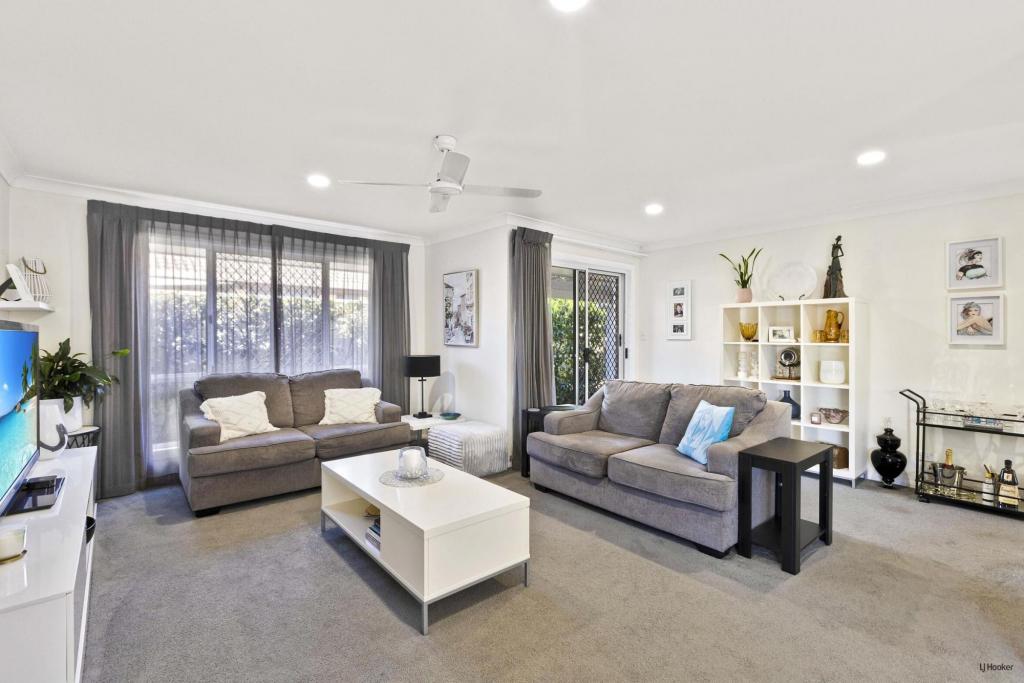 5 Balmoral Walk, Banora Point, NSW 2486
