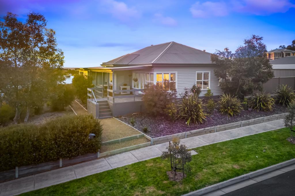 4 HOME VALLEY CH, BROWN HILL, VIC 3350