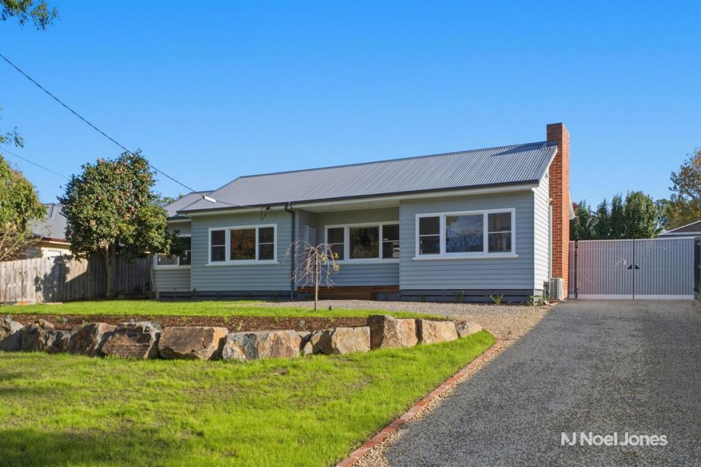 18 Stradbroke Rd, Montrose, VIC 3765