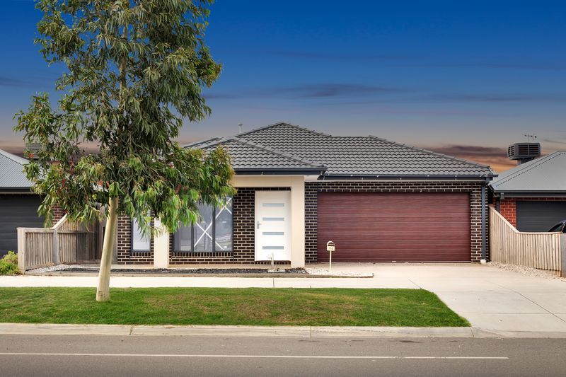 110 STONEHILL DR, MADDINGLEY, VIC 3340