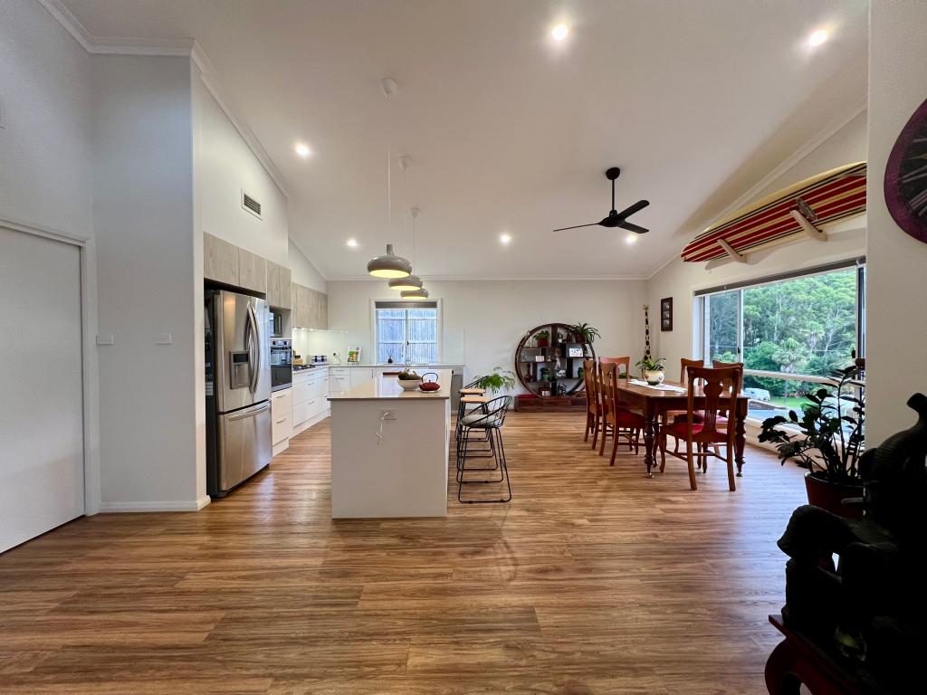 11 Reef Cct, Blueys Beach, NSW 2428