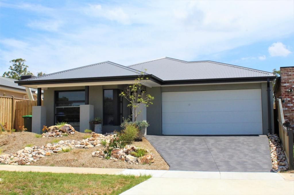 13 Peachtree Dr, Drouin, VIC 3818