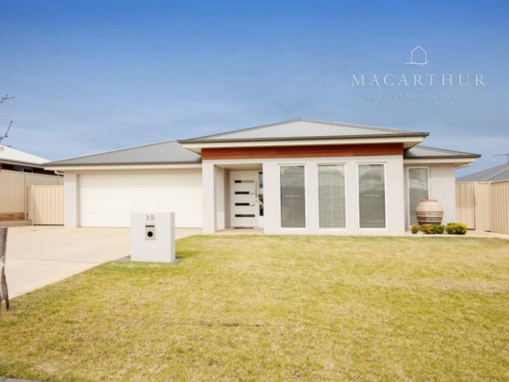 19 Cootamundra Bvd, Gobbagombalin, NSW 2650