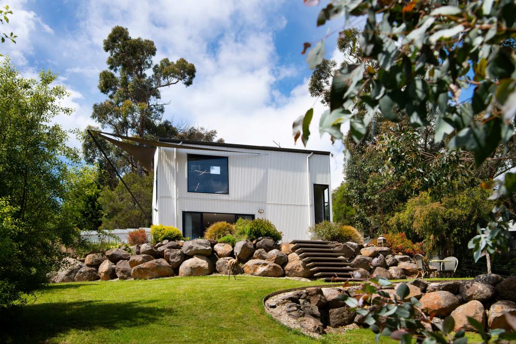 30A HEPBURN RD, DAYLESFORD, VIC 3460