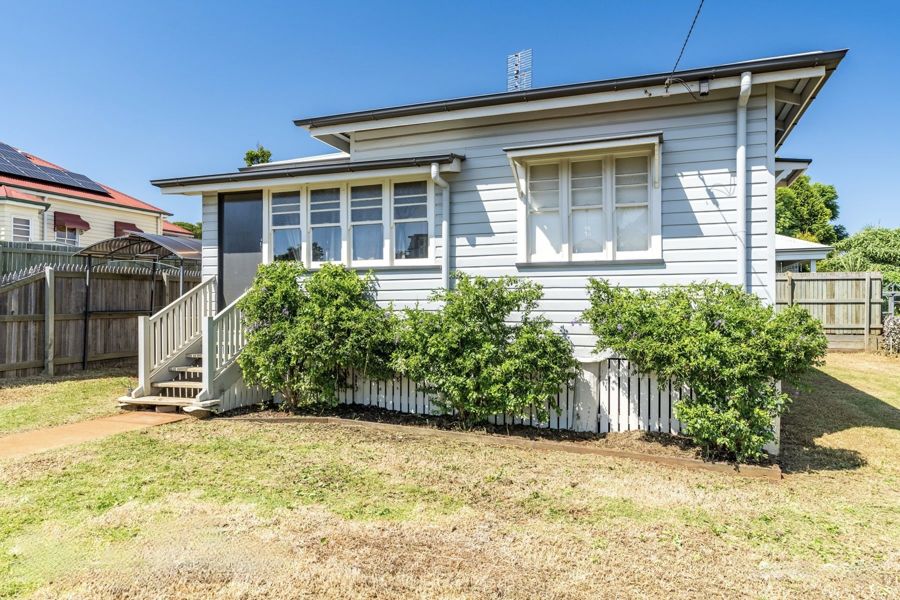 238 LONG ST, SOUTH TOOWOOMBA, QLD 4350
