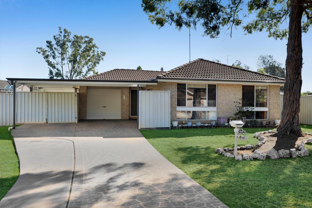 43 Oswald Cres, Rosemeadow, NSW 2560
