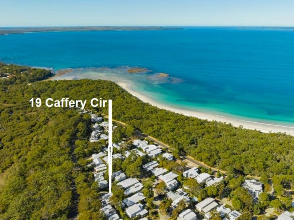 19 CAFFERY CCT, CALLALA BEACH, NSW 2540
