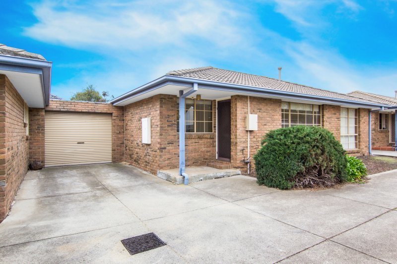 2/162 CORNWALL RD, SUNSHINE, VIC 3020