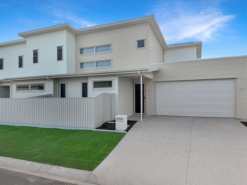 2/17 Sunflower Cres, Nirimba, QLD 4551