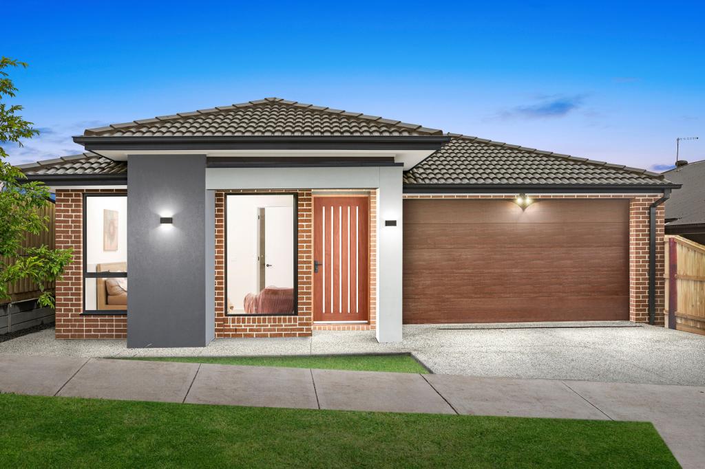 8 BAYVIEW CCT, MERNDA, VIC 3754