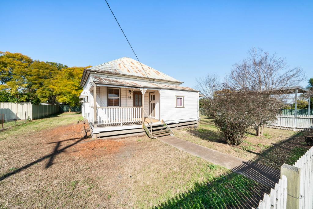 14 YOUNG ST, PITTSWORTH, QLD 4356