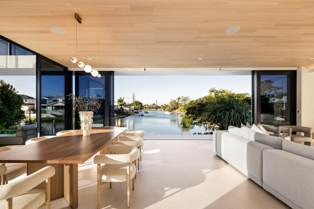 744 Nerang Broadbeach Rd, Carrara, QLD 4211