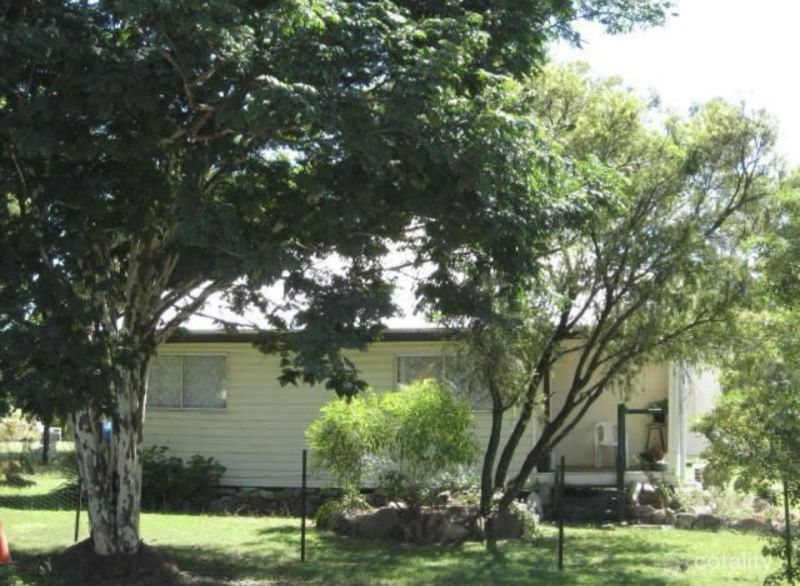 11 Barbour St, Esk, QLD 4312