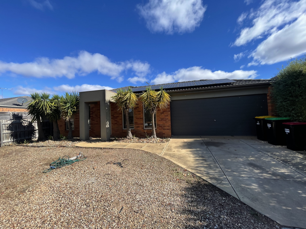 24 ERSKINE WAY, MELTON WEST, VIC 3337