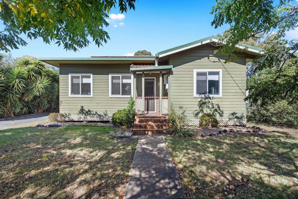 7 Tyrrell St, Oakey, QLD 4401