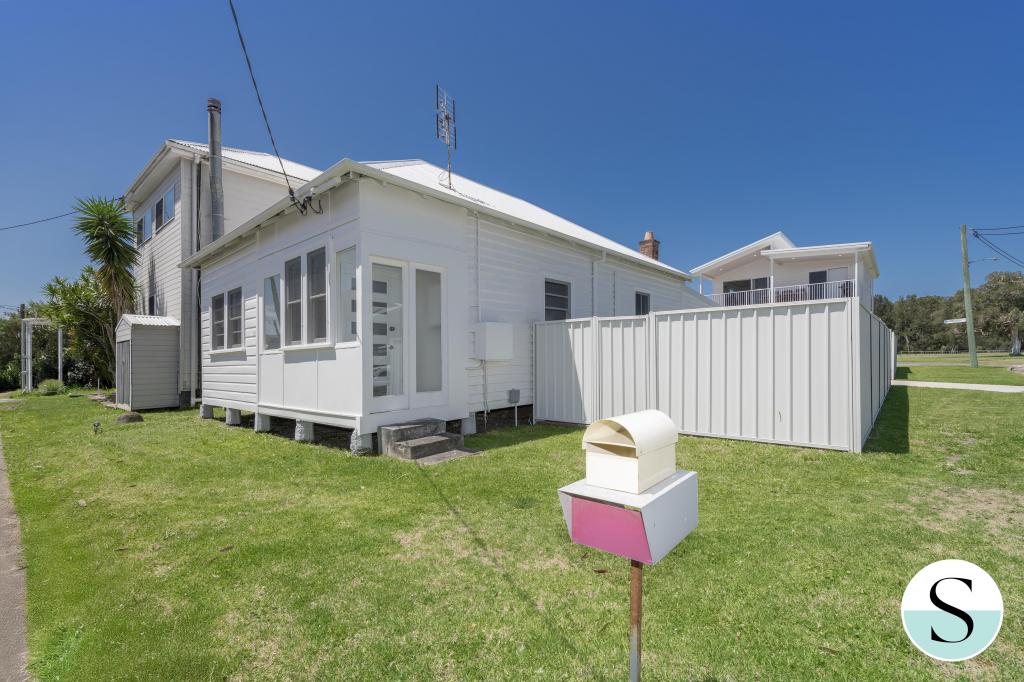 24 Marks Pde, Marks Point, NSW 2280