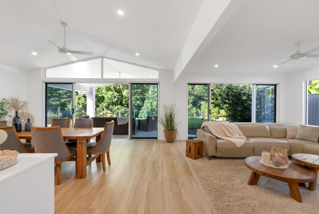 11 Beachside Cl, Palm Cove, QLD 4879