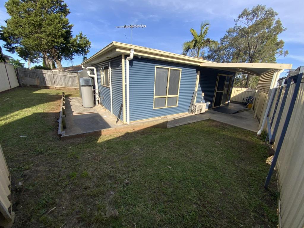 33A SEBASTIAN AVE, ROSEMEADOW, NSW 2560