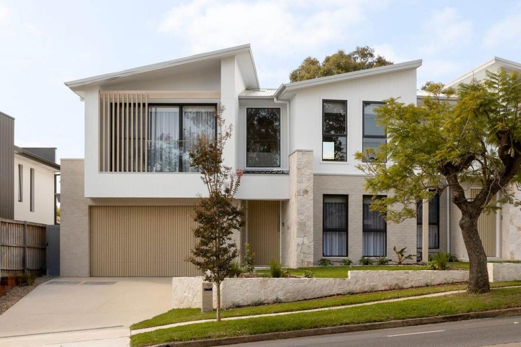 9 Churchill Dr, Winston Hills, NSW 2153