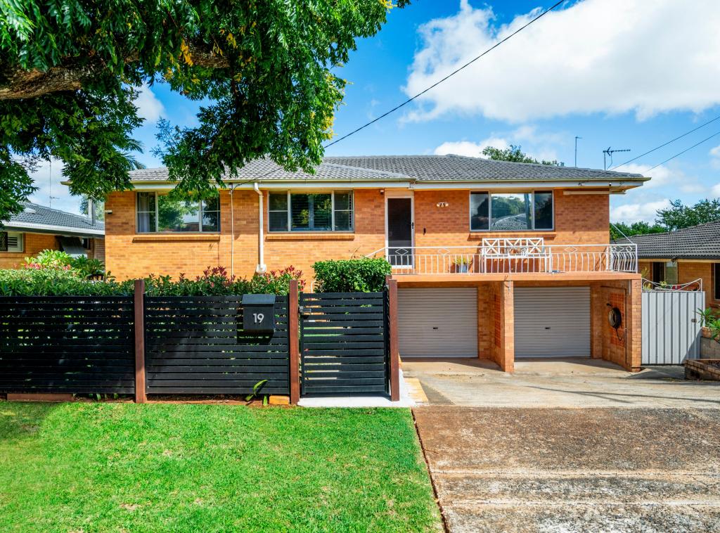 19 Farr St, Kearneys Spring, QLD 4350