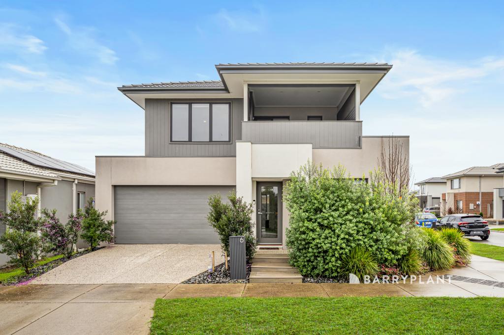 6 Haku Way, Clyde North, VIC 3978