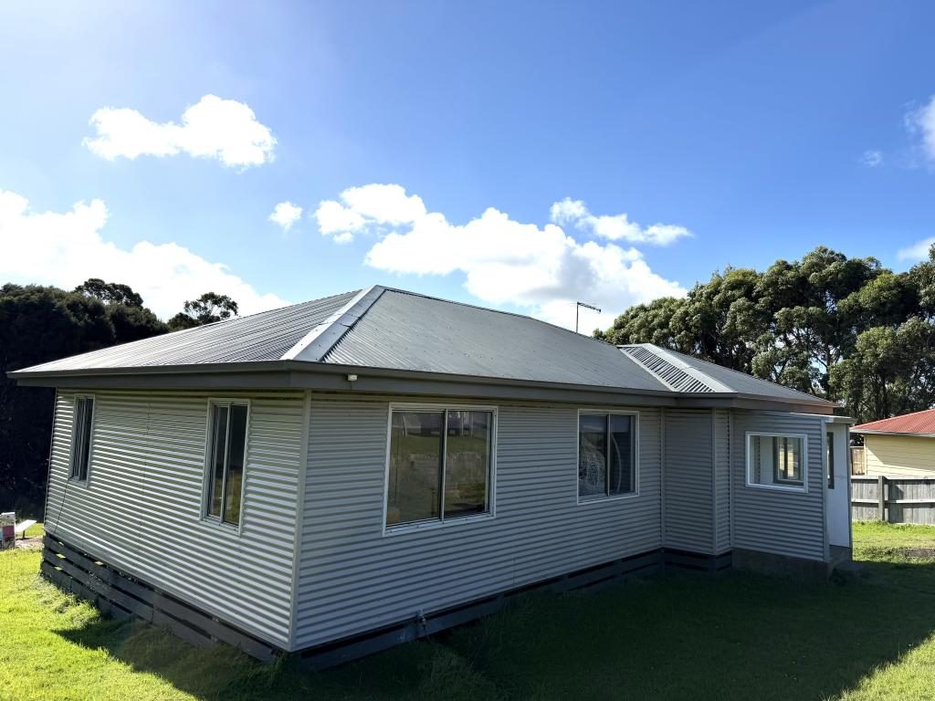 8 Ti-Tree Dr, Grassy, TAS 7256