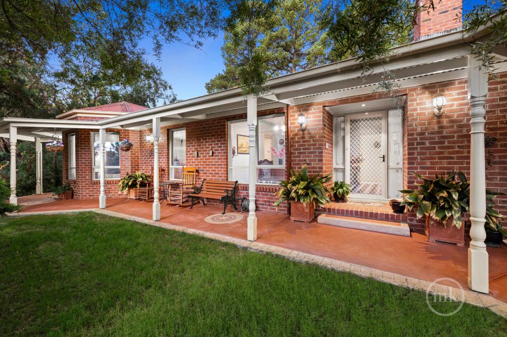 50 Maroong Dr, Research, VIC 3095