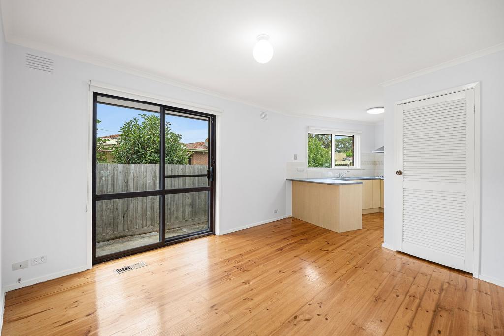 1 TRUSCOTT CT, WHEELERS HILL, VIC 3150