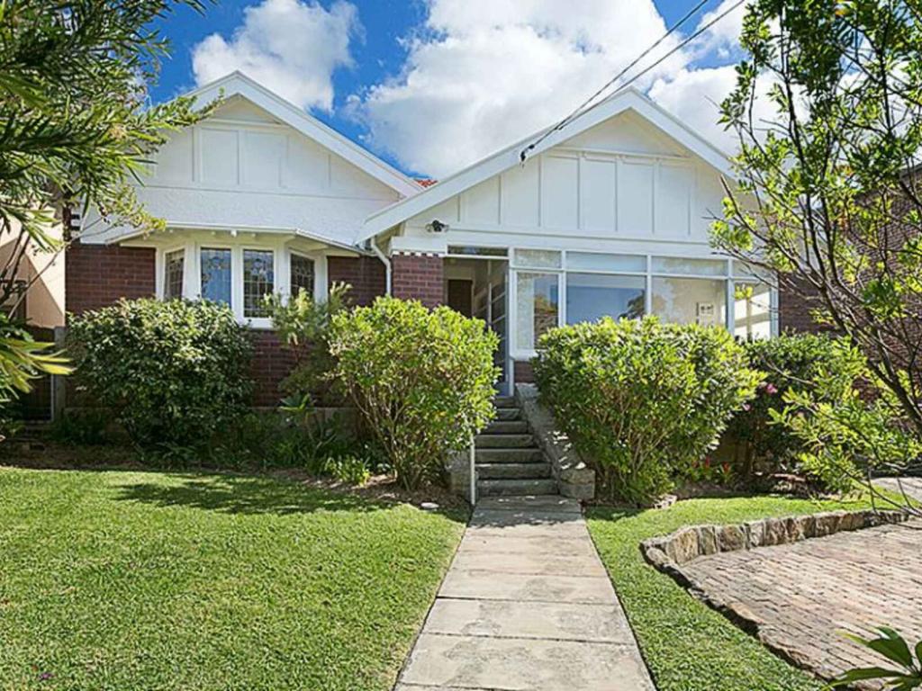 51 Dalmeny Rd, Northbridge, NSW 2063