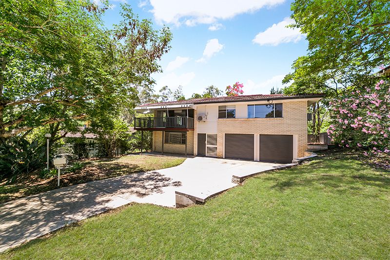 12 HARVARD ST, KENMORE, QLD 4069