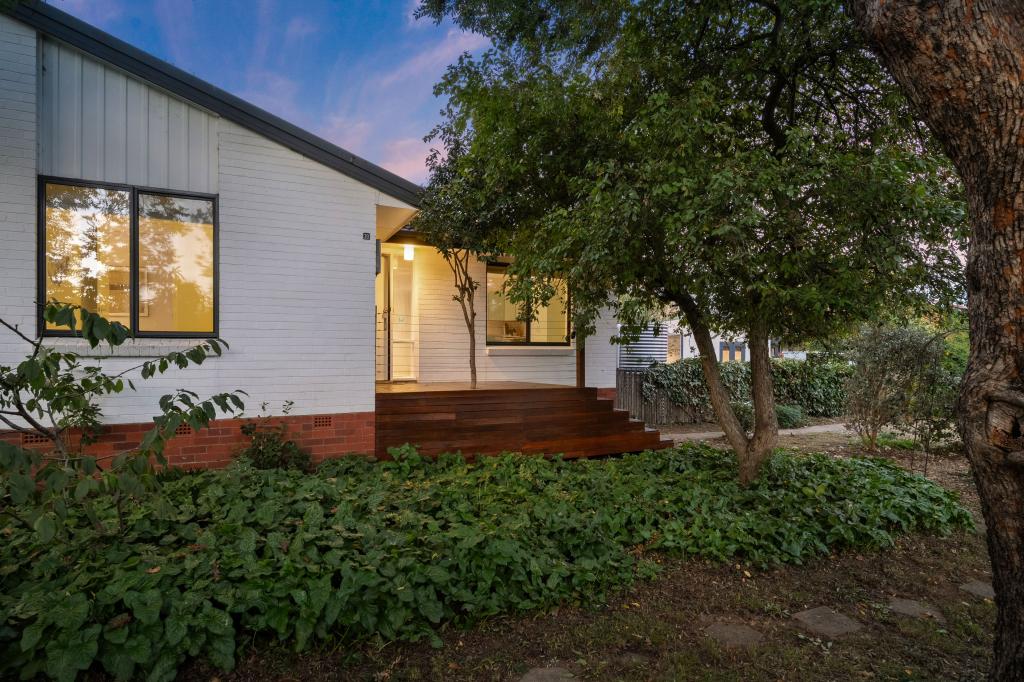 30 Bennelong Cres, Macquarie, ACT 2614