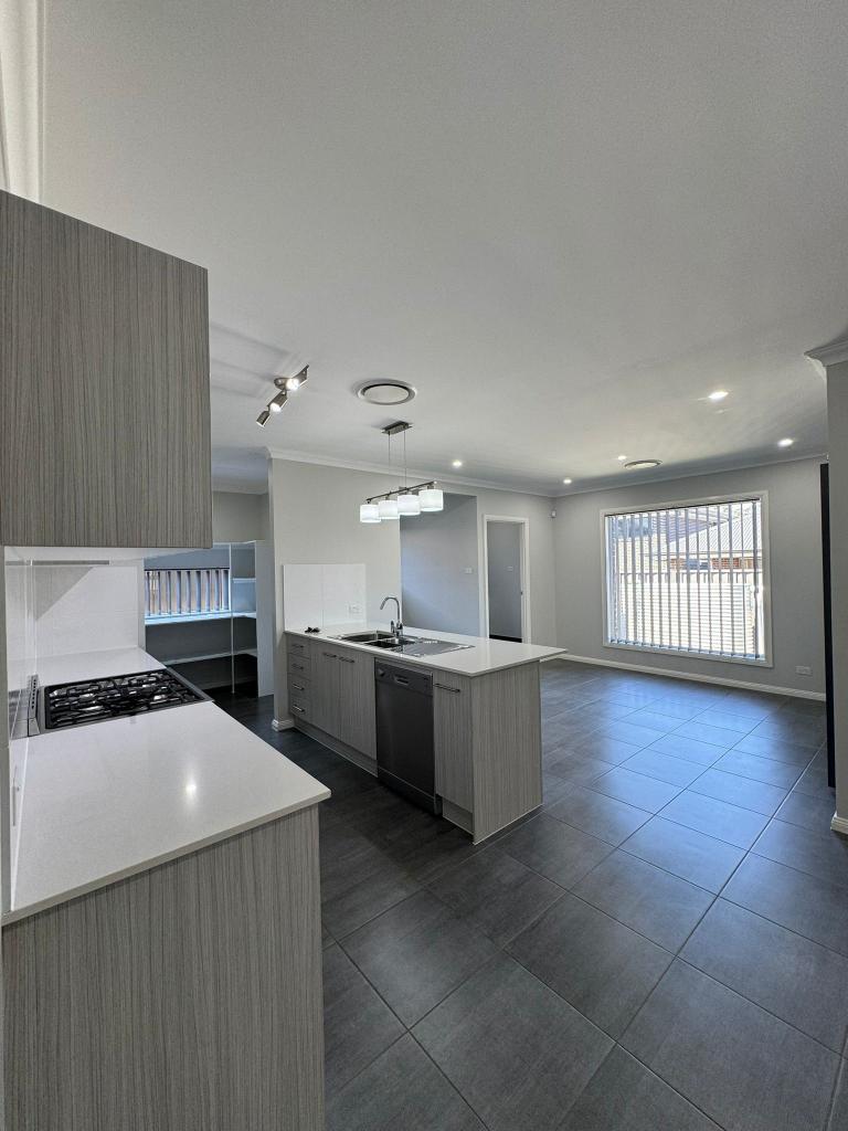 73 Commissioners Dr, Denham Court, NSW 2565