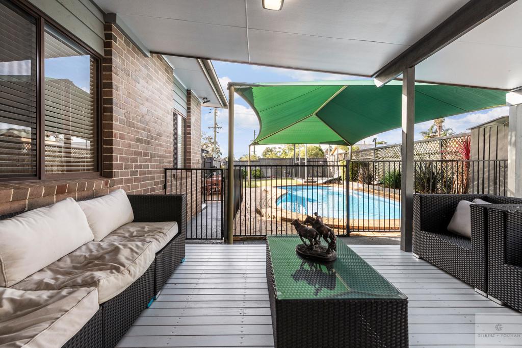 25 Russell St, The Oaks, NSW 2570