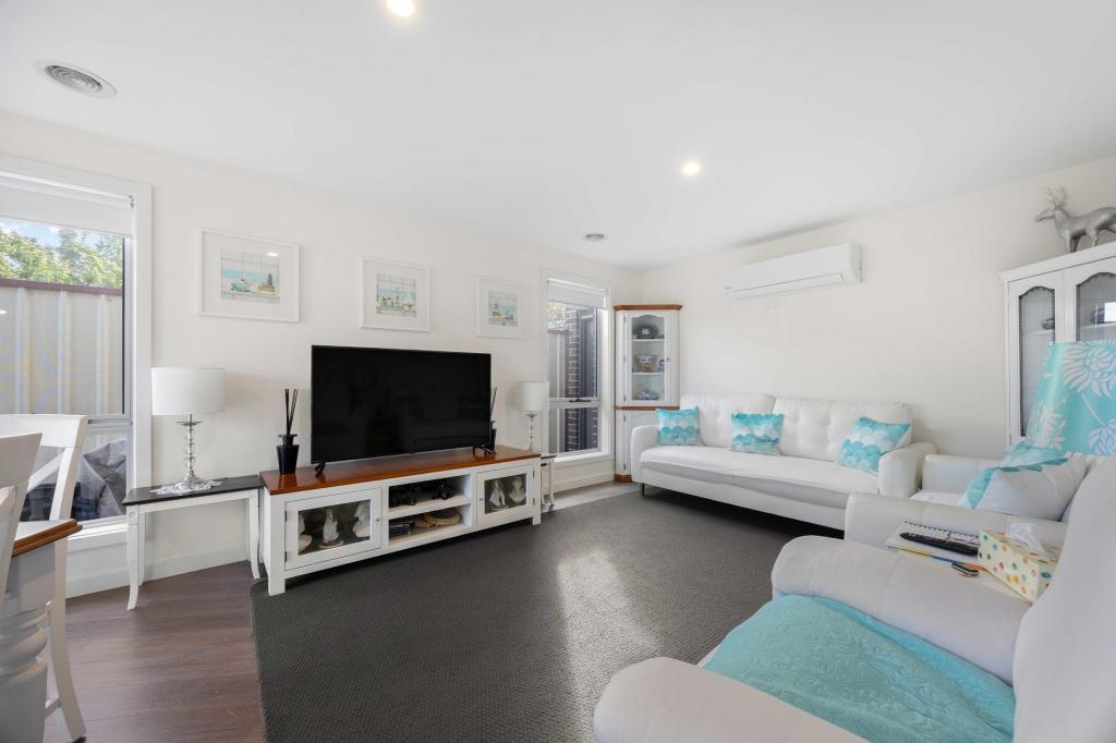 2/34 Shakespeare Dr, Delahey, VIC 3037