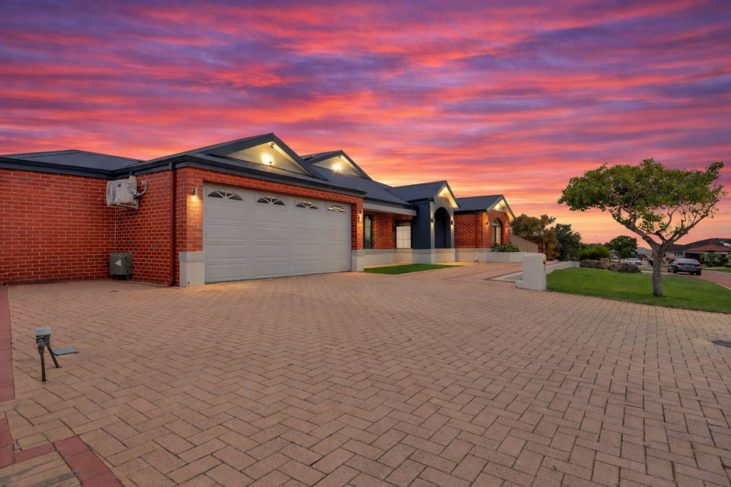 10 Oakworth Mndr, Tapping, WA 6065